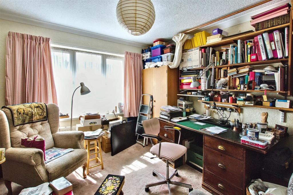 Bedroom 3/office