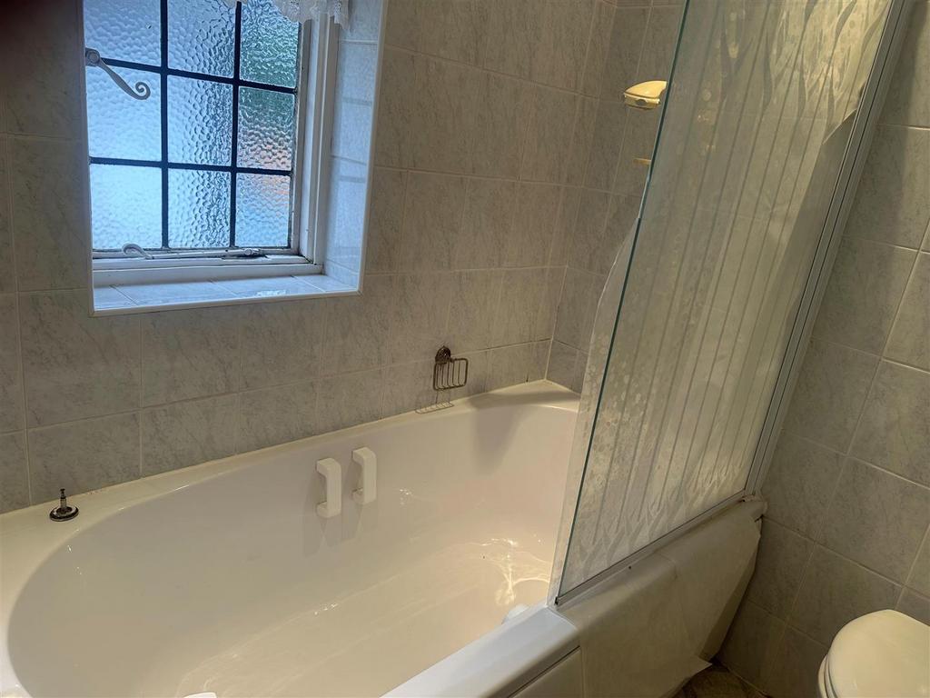 Bathroom.. copy.jpg