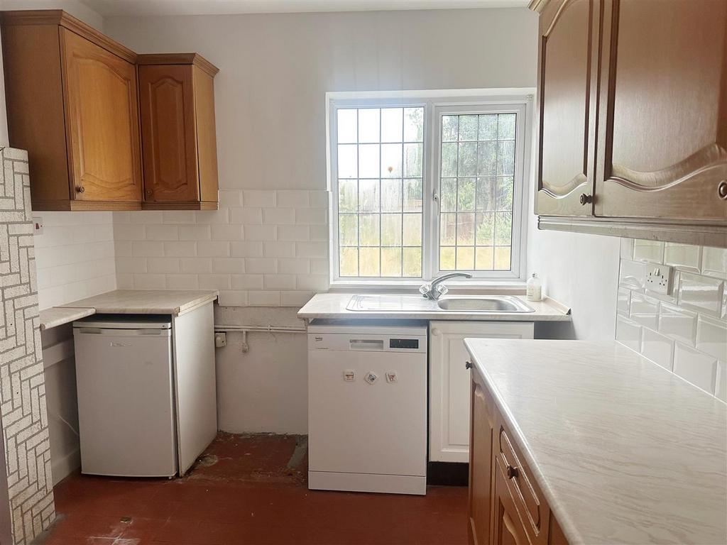 Kitchen copy.jpg
