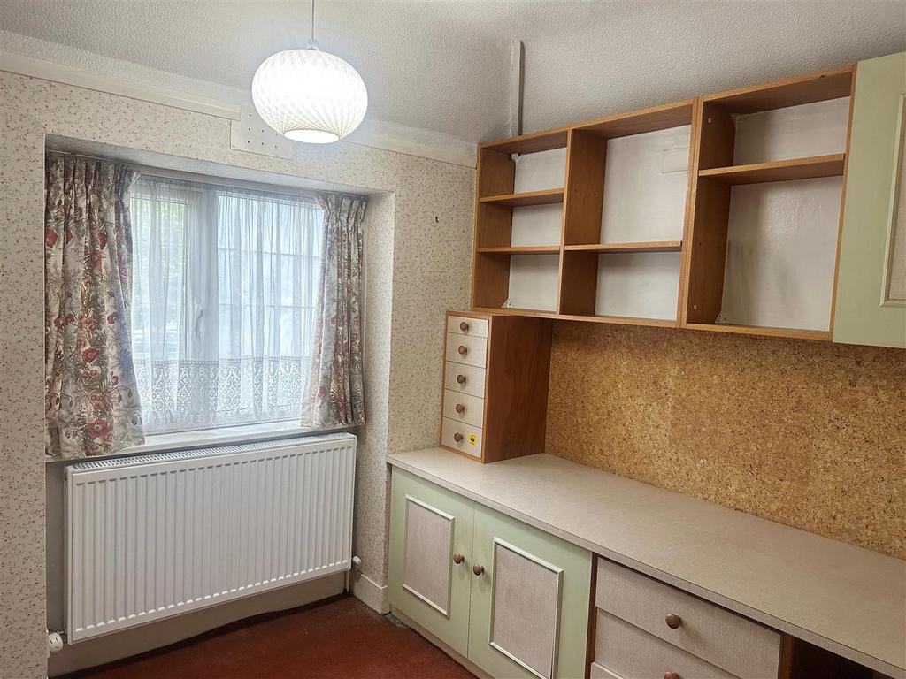 Bedroom 3 copy.jpg