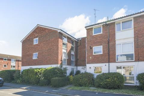 2 bedroom flat for sale, Ravensmede Way, Chiswick, London, W4
