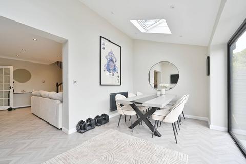 Hill Crest, 1a Berrymead, Hemel Hempstead, HP2 5LF