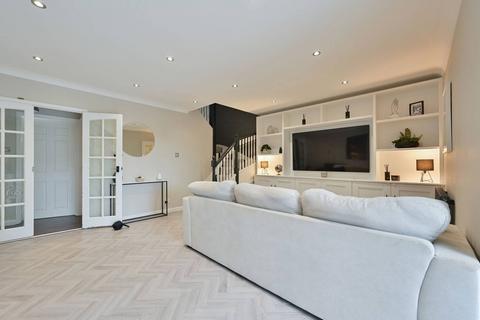 Hill Crest, 1a Berrymead, Hemel Hempstead, HP2 5LF
