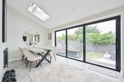 Hill Crest, 1a Berrymead, Hemel Hempstead, HP2 5LF