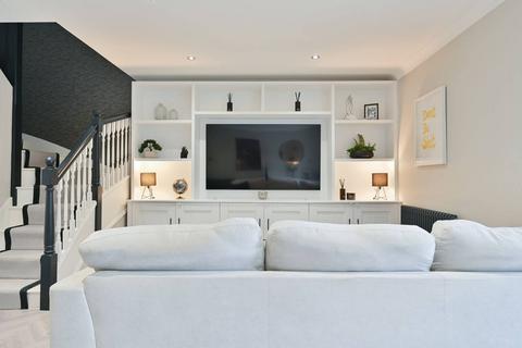 Hill Crest, 1a Berrymead, Hemel Hempstead, HP2 5LF