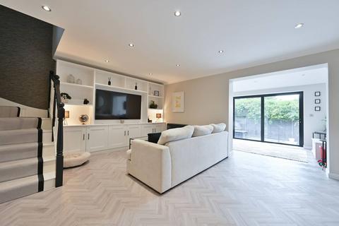 Hill Crest, 1a Berrymead, Hemel Hempstead, HP2 5LF