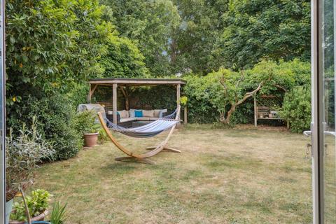 7 Chiltern Way, Tring, HP23 5JX