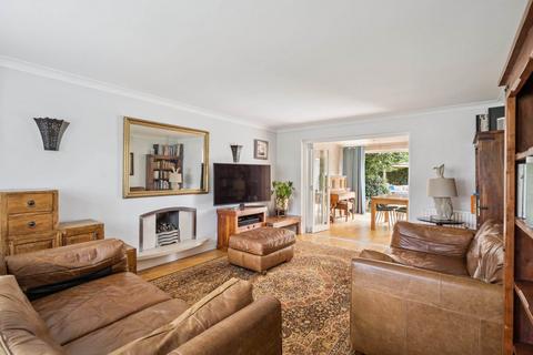 7 Chiltern Way, Tring, HP23 5JX