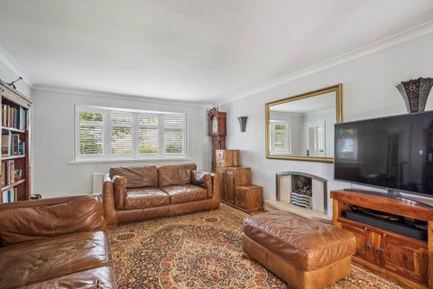7 Chiltern Way, Tring, HP23 5JX