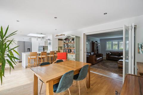 7 Chiltern Way, Tring, HP23 5JX