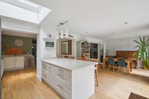 7 Chiltern Way, Tring, HP23 5JX