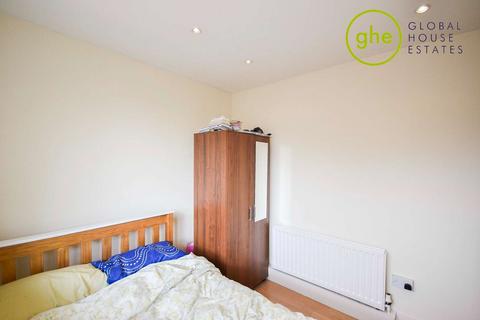 3 bedroom flat to rent, Harper Road, Elephant and Castle, London
