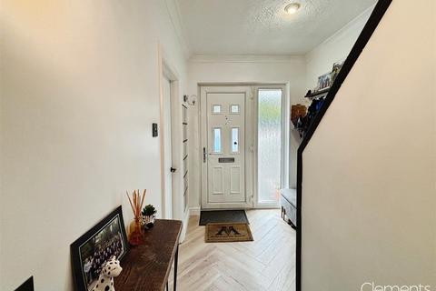 8 Highbarns, Hemel Hempstead, HP3 8AG