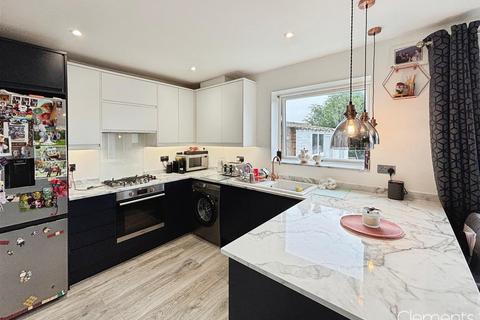 8 Highbarns, Hemel Hempstead, HP3 8AG
