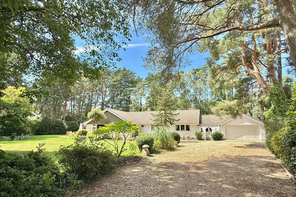 4 bedroom detached bungalow