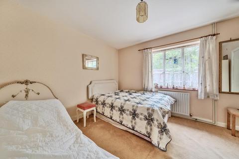 2 bedroom detached bungalow for sale, North Street,  Windsor,  SL4