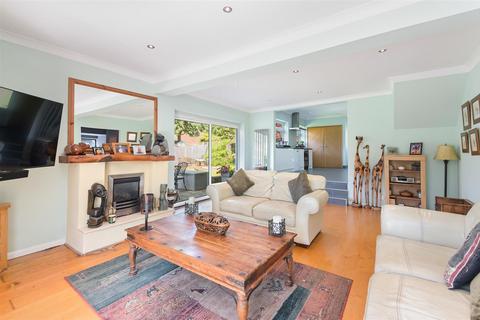 1 Cleave Prior, Chipstead, Coulsdon, CR5 3YF