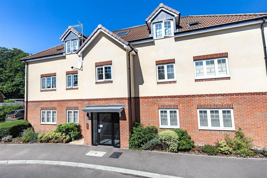 2 Archer Close  (17).jpg