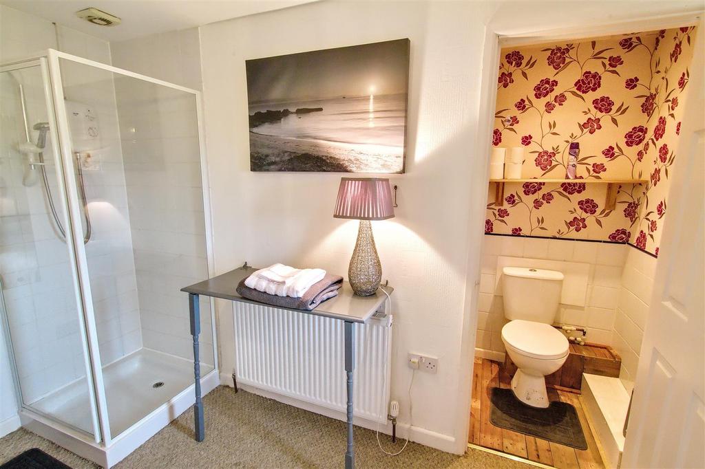 WC in Bedroom 3