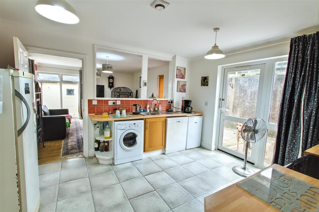 Utility area / Annex kitchen