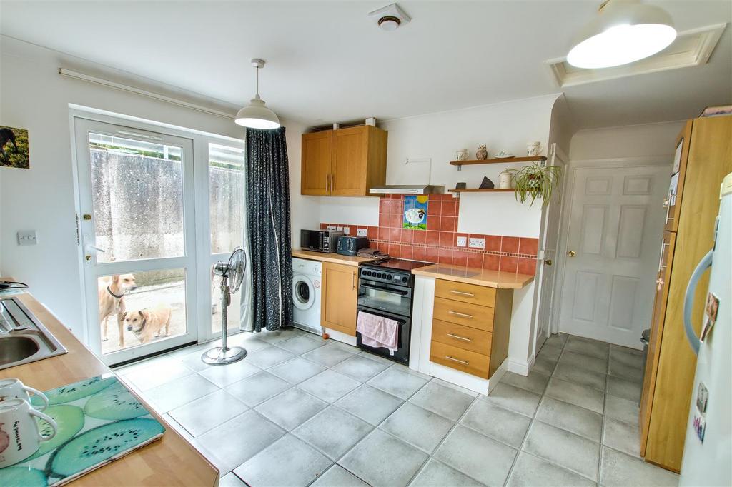 Utility area / Annex kitchen