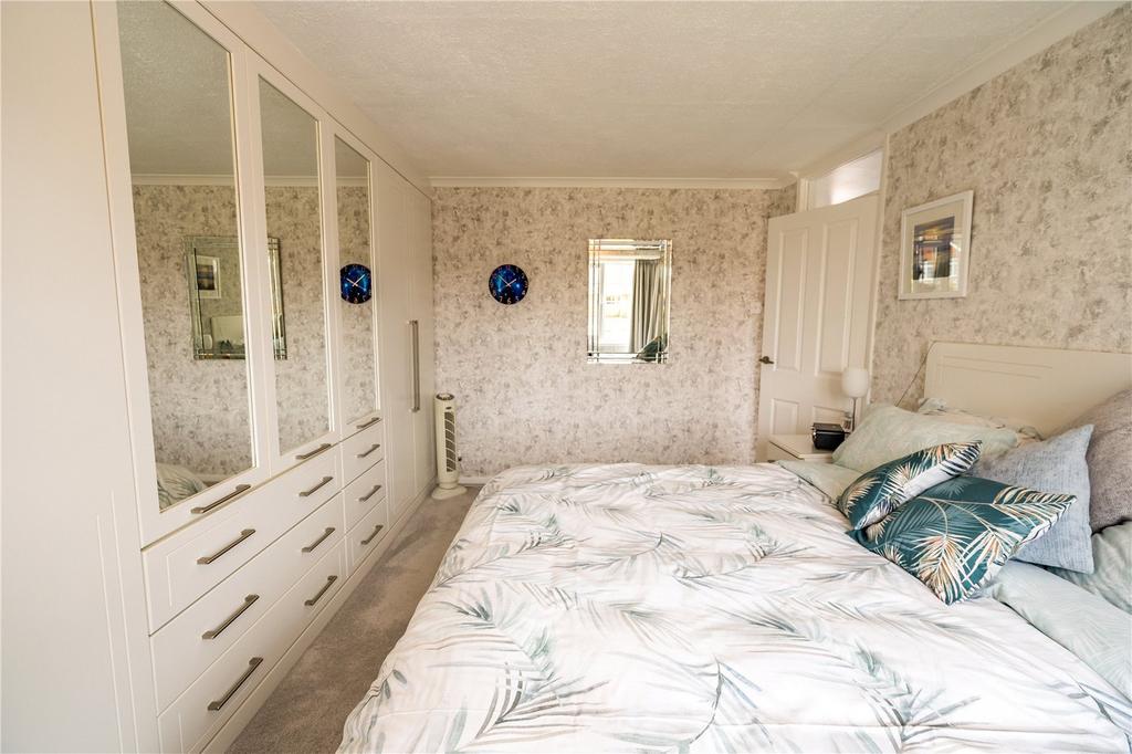 Bedroom 1 (2)