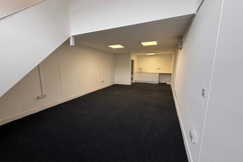 Warehouse to rent, Ongar Rd Dunmow CM6 1EU