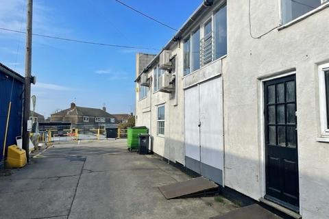 Warehouse to rent, Ongar Rd Dunmow CM6 1EU