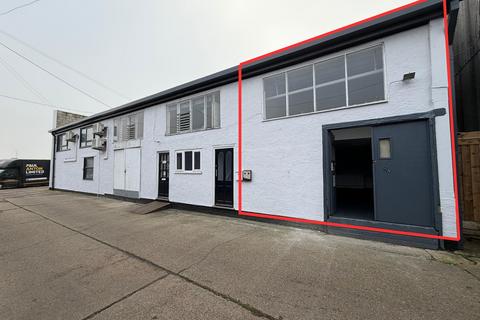 Warehouse to rent, Ongar Rd Dunmow CM6 1EU