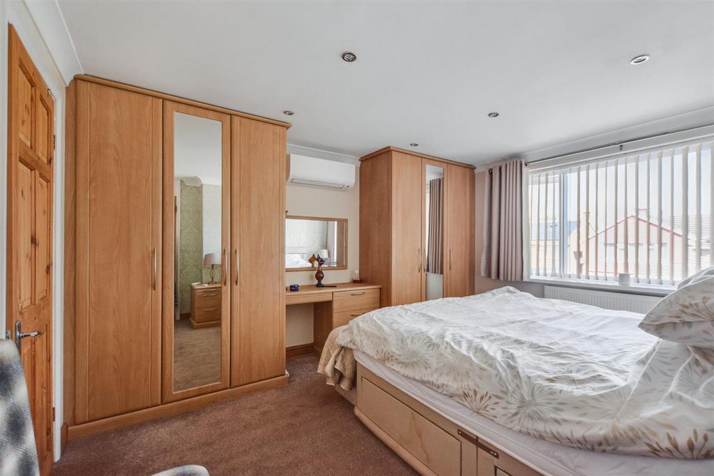 Bedroom 1 1.jpeg