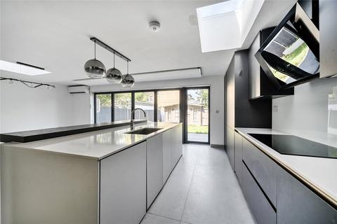 26 Endway, Surbiton, KT5 9BT