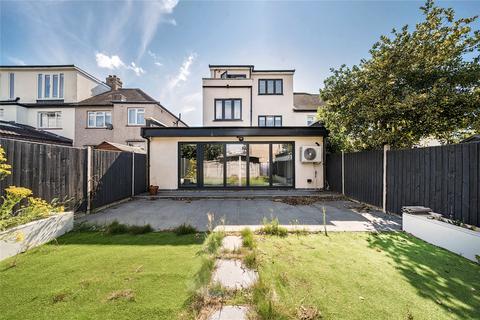 26 Endway, Surbiton, KT5 9BT