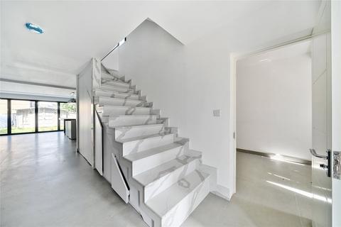 26 Endway, Surbiton, KT5 9BT