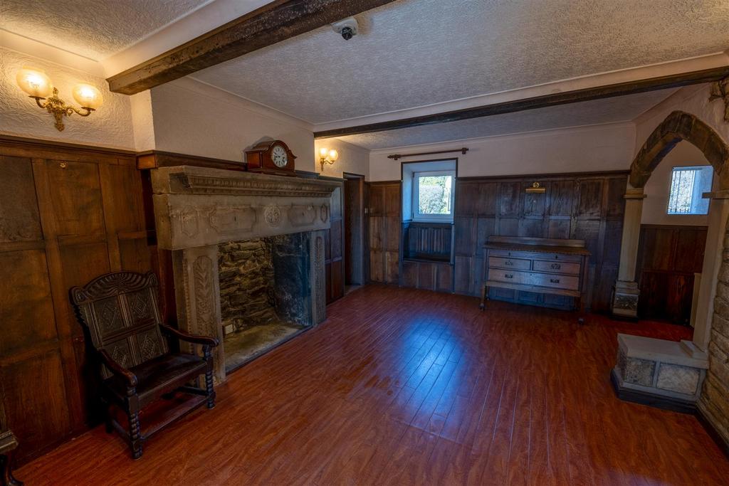 7 Bedroom Living Room 2 resize.jpg