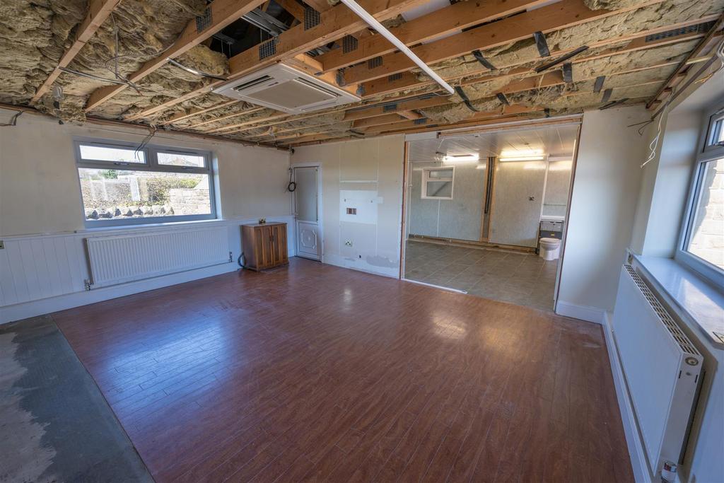 3 Living Room resize.jpg