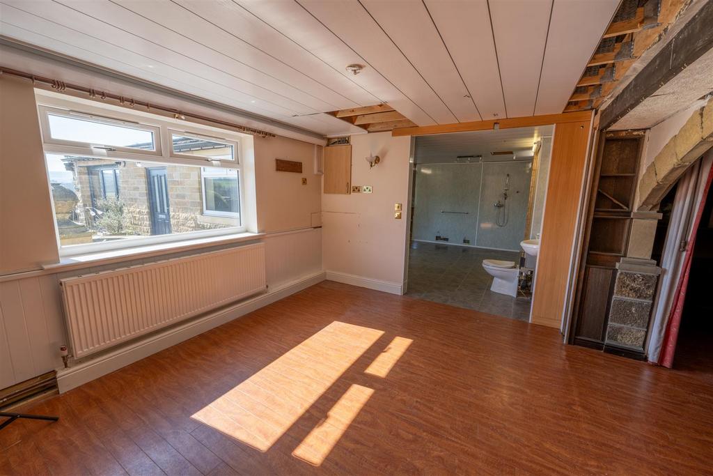 6 Bedroom resize.jpg