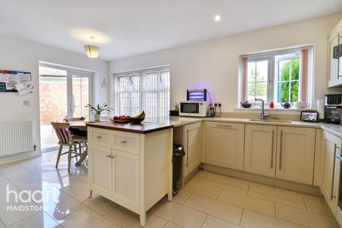 4 bedroom end of terrace house for sale, Waterloo Walk, West Malling