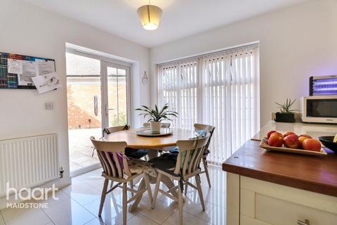 4 bedroom end of terrace house for sale, Waterloo Walk, West Malling