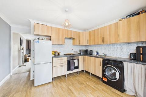 24 Queens Drive, Whitby, YO22 4HW