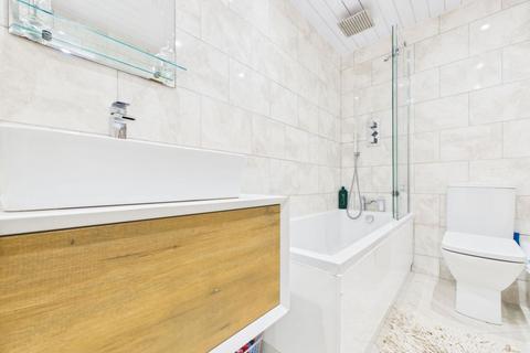 24 Queens Drive, Whitby, YO22 4HW