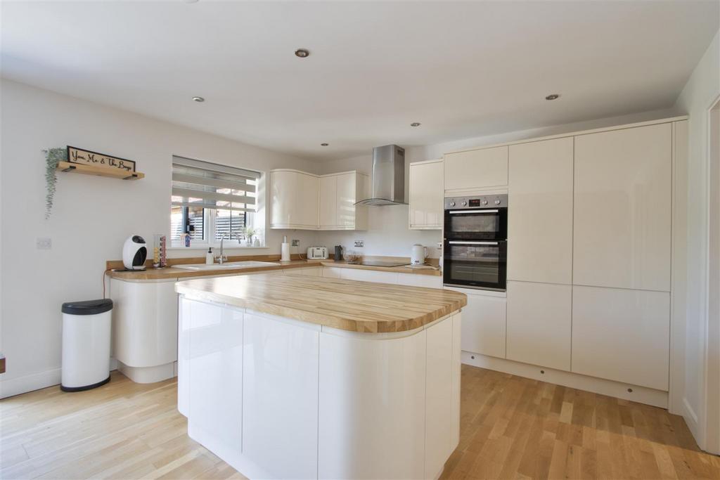 Dining Kitchen - Pic 2