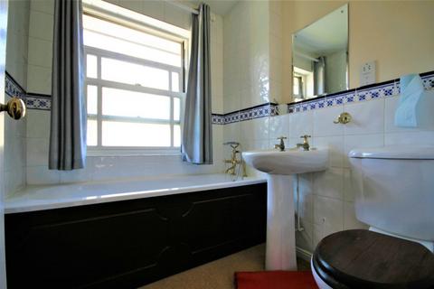 3 bedroom terraced house to rent, Durand Gardens, London SW9