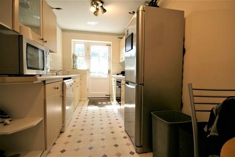 3 bedroom terraced house to rent, Durand Gardens, London SW9