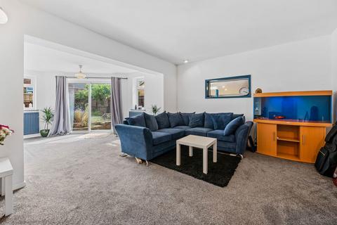 3 bedroom detached house for sale, Neale Avenue, Kettering NN16