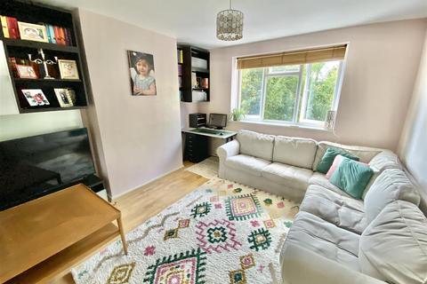 12 Highview Close, Potters Bar, EN6 5PF
