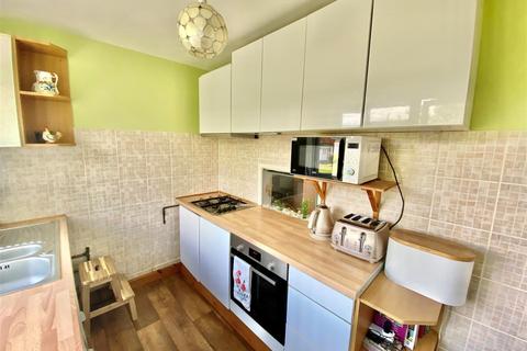 12 Highview Close, Potters Bar, EN6 5PF