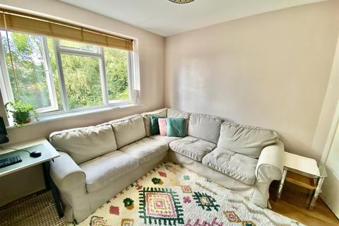 12 Highview Close, Potters Bar, EN6 5PF