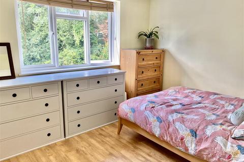 12 Highview Close, Potters Bar, EN6 5PF