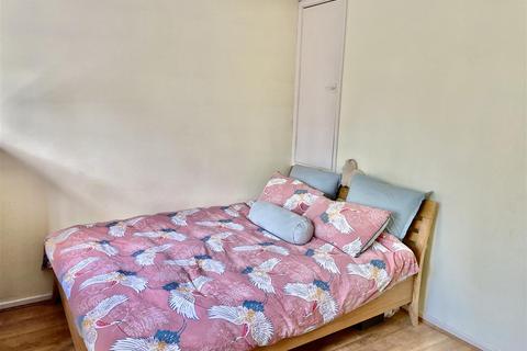 12 Highview Close, Potters Bar, EN6 5PF