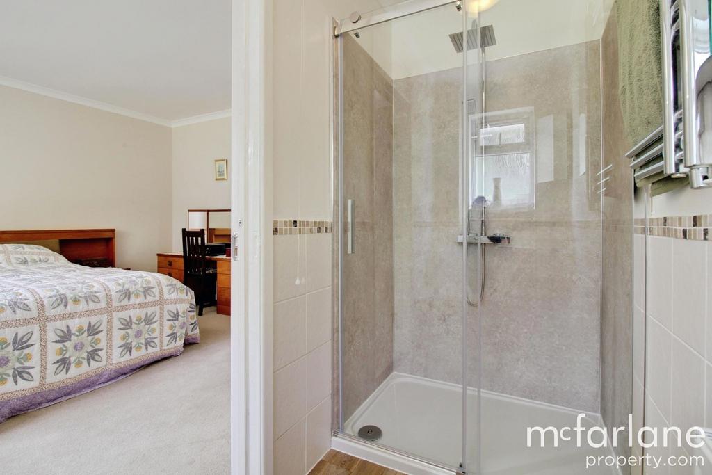 Bedroom & En-suite